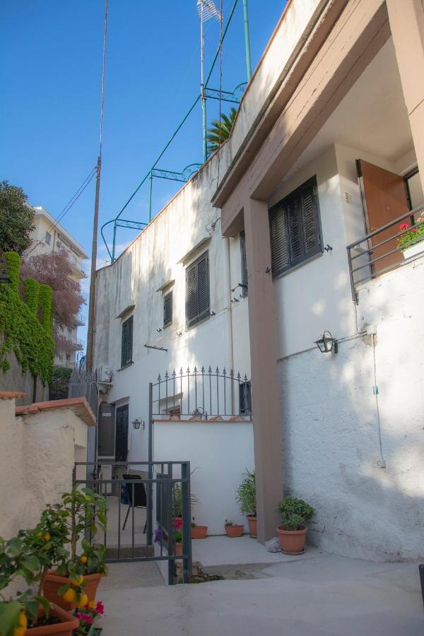 Quintessenza - Sorrento Coast Rentroom Vico Equense Bagian luar foto